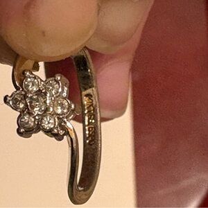 Elegant Gold Flower Ring